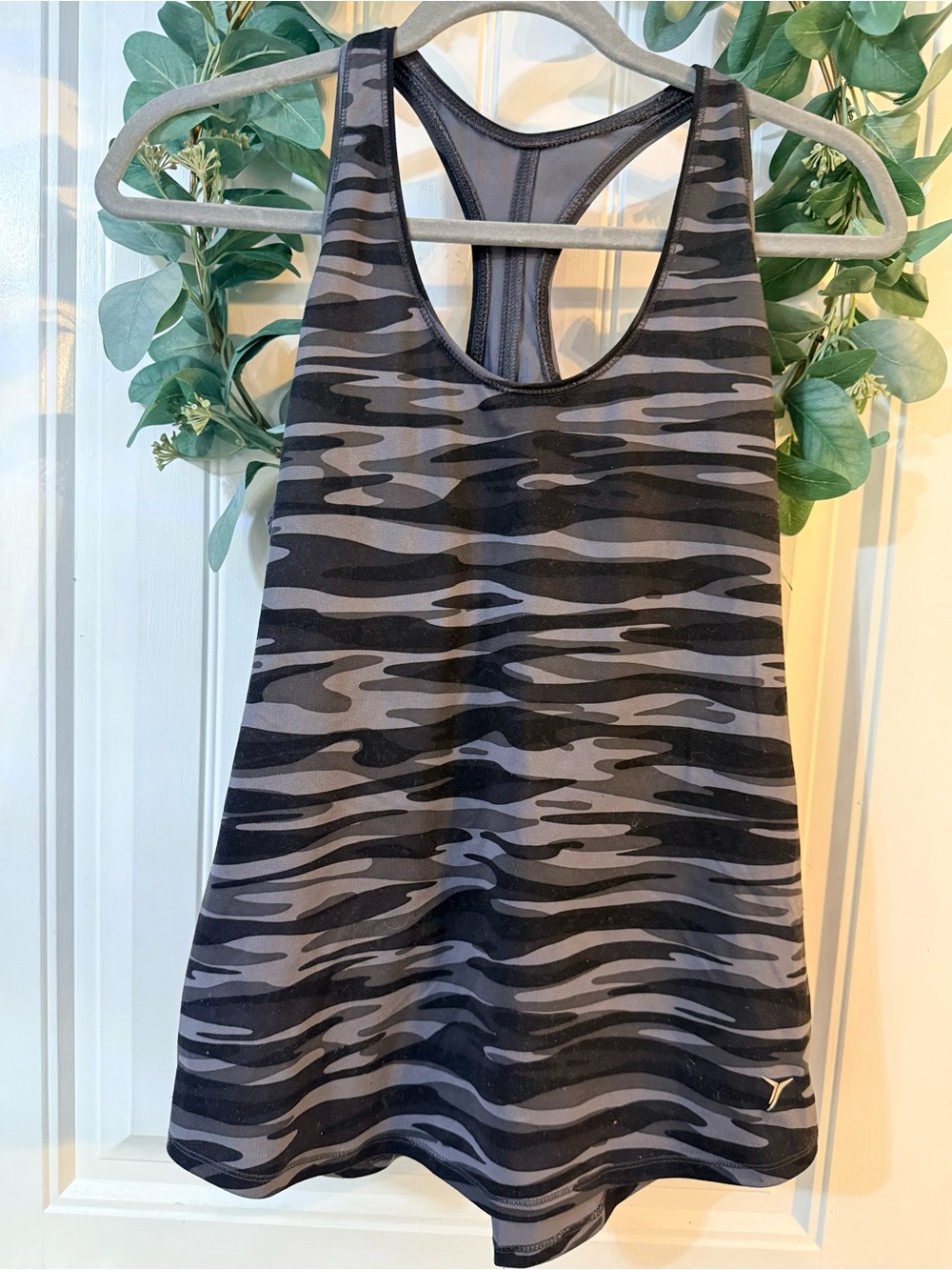 💫10/$25 • Old Navy Active Black & Gray Camo Tank